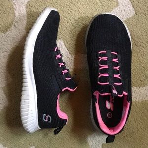 Size 1 girl Skechers black sparkle shoes